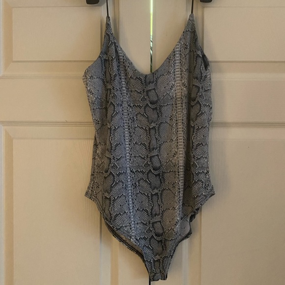 Grey snake print body suit - Picture 1 of 4